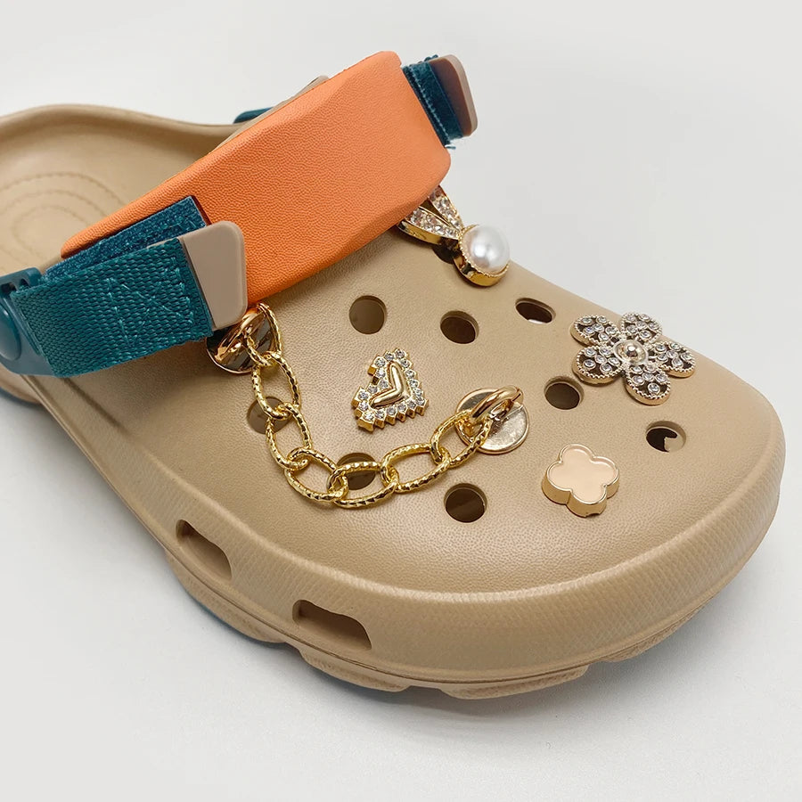 Women'S Crocs with Detachable Accessory Chain, Featuring a Rabbit Design, Are Casual, Breathable Beach Sandals