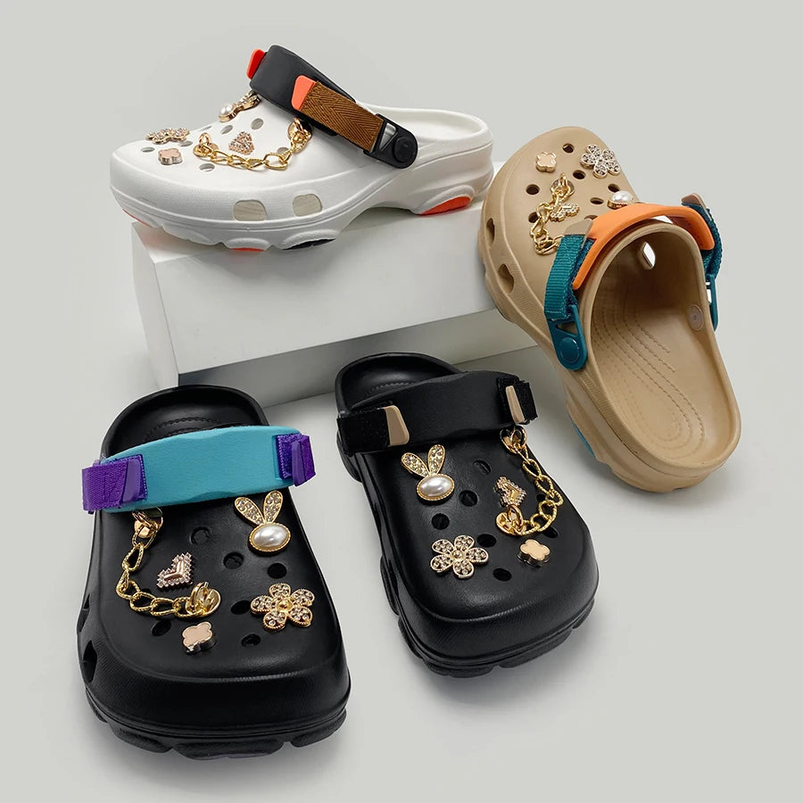 Women'S Crocs with Detachable Accessory Chain, Featuring a Rabbit Design, Are Casual, Breathable Beach Sandals