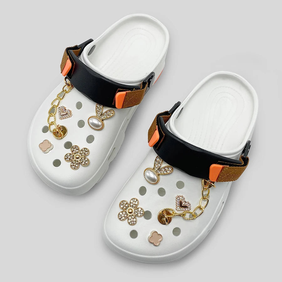 Women'S Crocs with Detachable Accessory Chain, Featuring a Rabbit Design, Are Casual, Breathable Beach Sandals