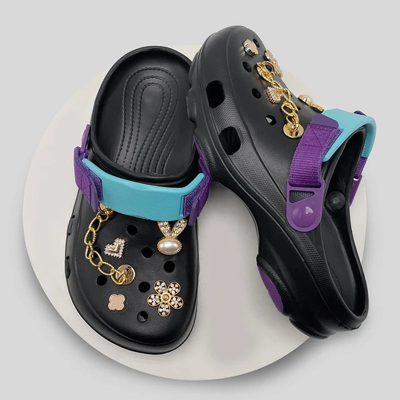 Women'S Crocs with Detachable Accessory Chain, Featuring a Rabbit Design, Are Casual, Breathable Beach Sandals